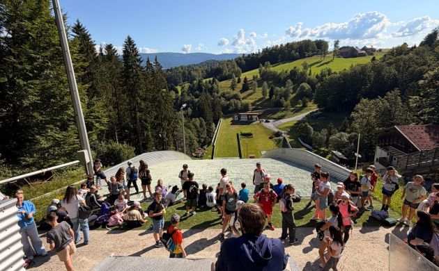 Bild zum Artikel: Grundschüler erleben Skispringen hautnah