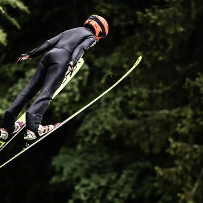 Skispringer an der Skischanze Rastbüchl